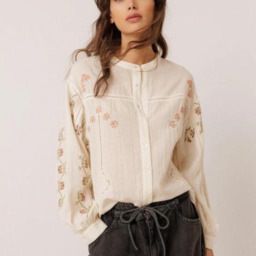 CAMISA BORDADA CON VOLUMEN  [3]