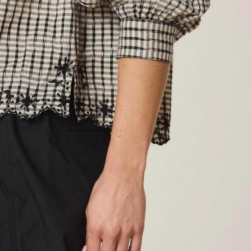 CAMISA BORDADOS CONTRASTE  [3]