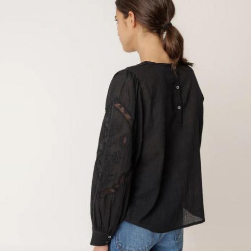 BLUSA BORDADO ROMÁNTICO  [2]