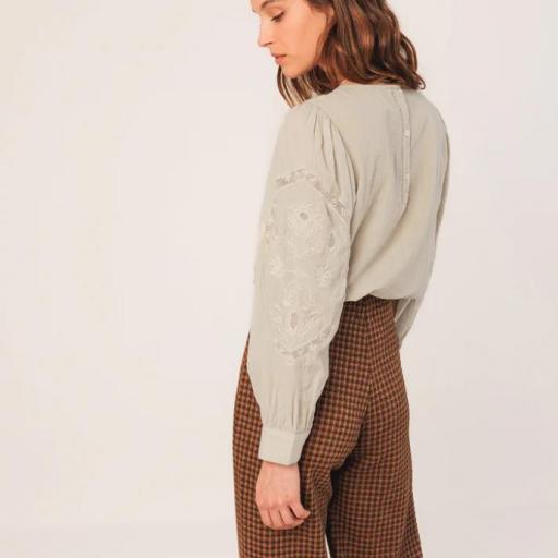 BLUSA BORDADO ROMÁNTICO  [2]