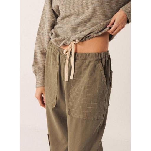 PANTALÓN PESPUNTES CUADRO 