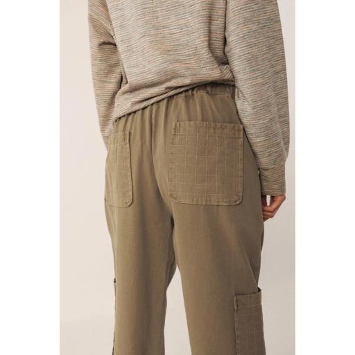 PANTALÓN PESPUNTES CUADRO  [3]