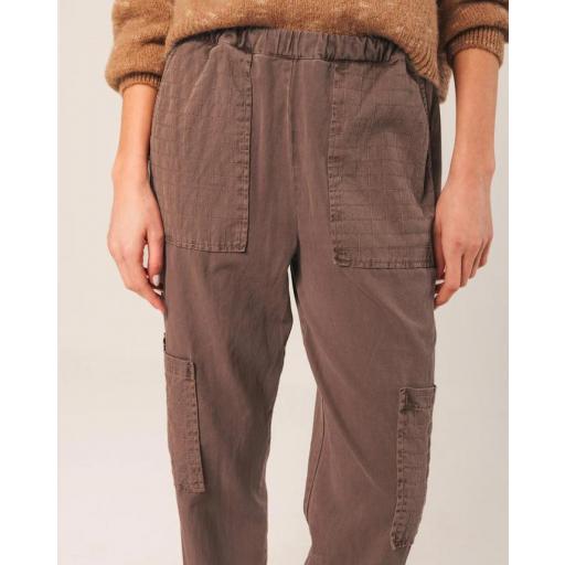 PANTALÓN PESPUNTES CUADRO 
