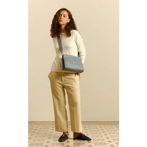 ROBIN MEDIUM STORMY  [2]