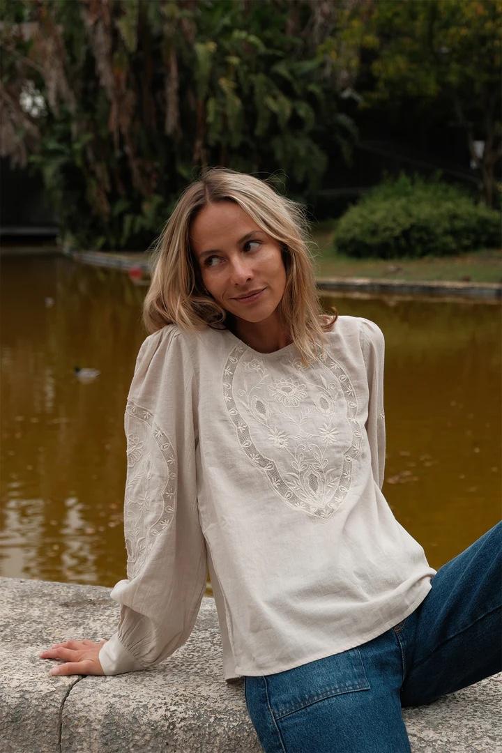 BLUSA BORDADO ROMÁNTICO