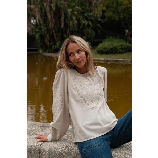 BLUSA BORDADO ROMÁNTICO 