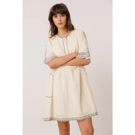 VESTIDO BORDADO A CONTRASTE