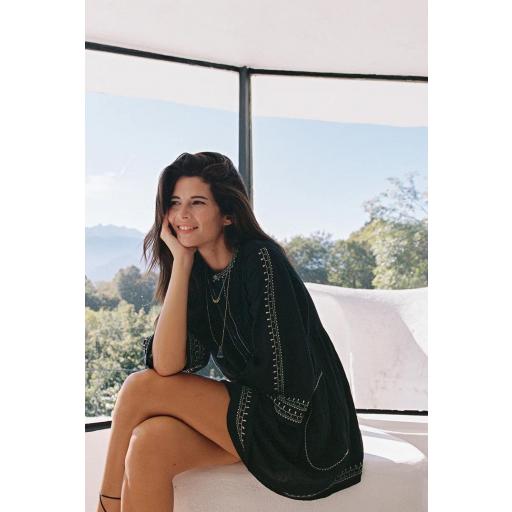 VESTIDO BORDADO A CONTRASTE