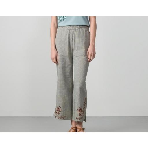 PANTALÓN VICHY Y FLORES BORDADAS  [1]