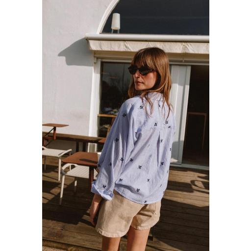 CAMISA ABULLONADA BORDADOS [3]