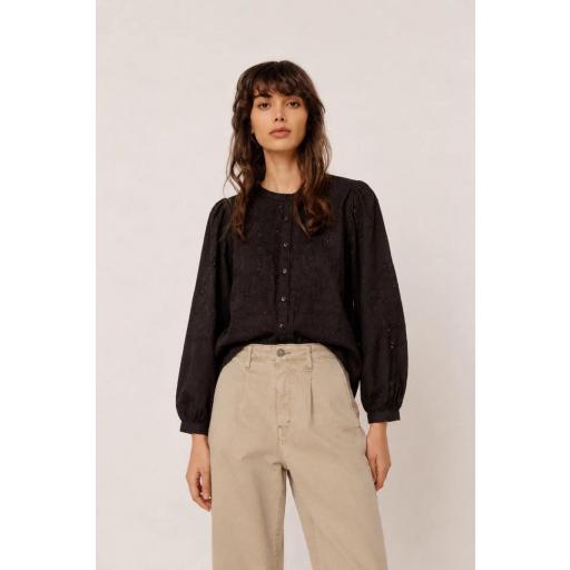 CAMISA BOXY BORDADOS