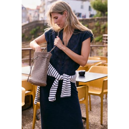 BOLSO BUCKET DE PIEL TRENZADA 