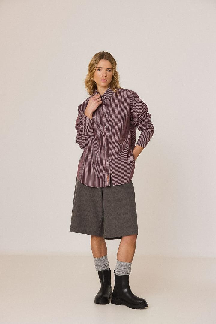 CAMISA RAYA MASCULINA MULTIPOSICIÓN