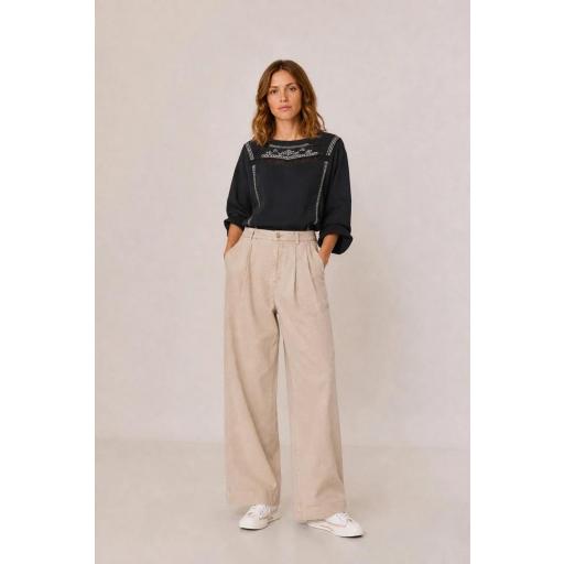 BLUSA COMBINADA BORDADO A CONTRASTE  [1]