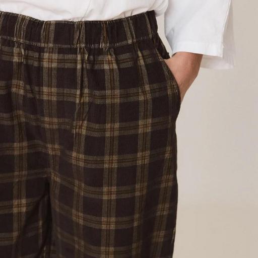 PANTALÓN ENGOMADO MICROPANA CUADROS [1]