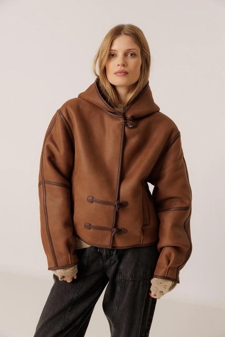 CAZDORA TIPO BOMBER CON CAPUCHA