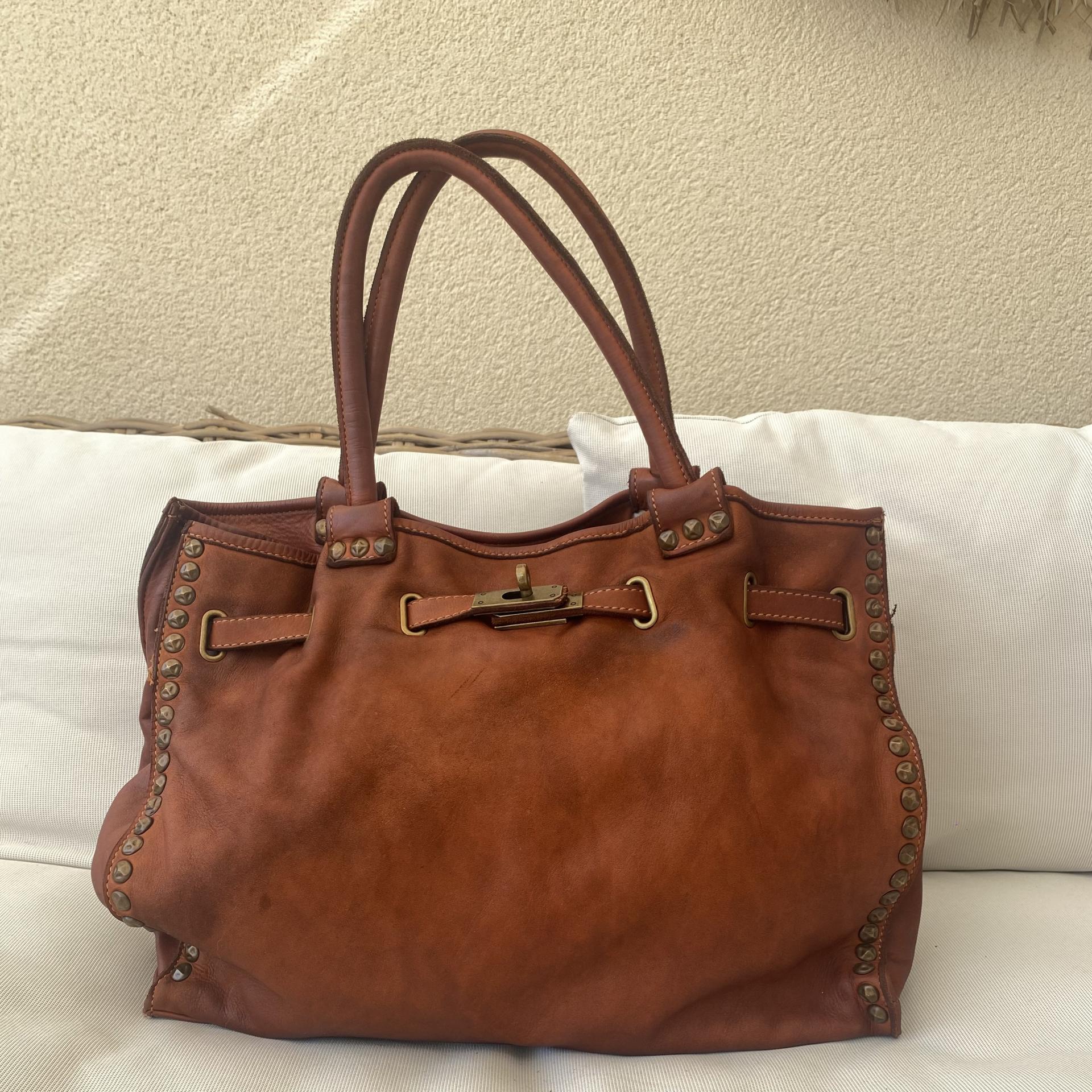 Handbag P. Lavada marrón tachas 