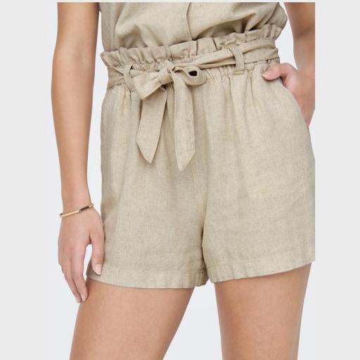 JDY Short con cinturón 15225921 Beige