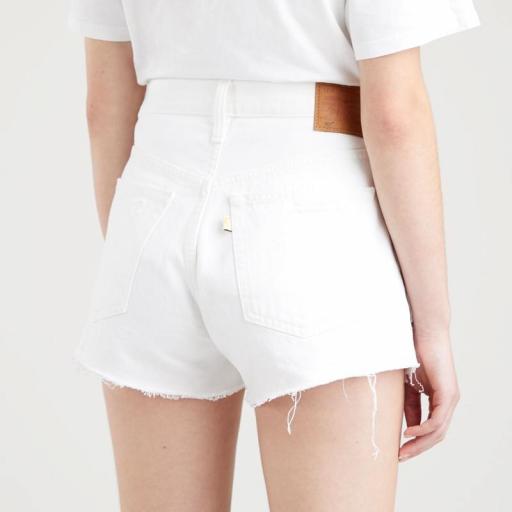 Levi's® Women's 501® Original High-Rise Jean Shorts 56327-0243. Short mujer blanco [4]