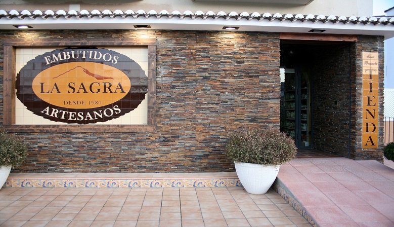 Fachada la sagra.jpg