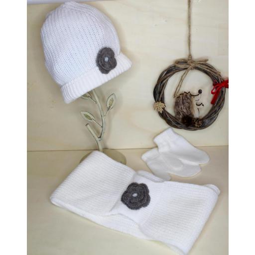 Conjunto primera puesta gorrito, bufanda y manoplas