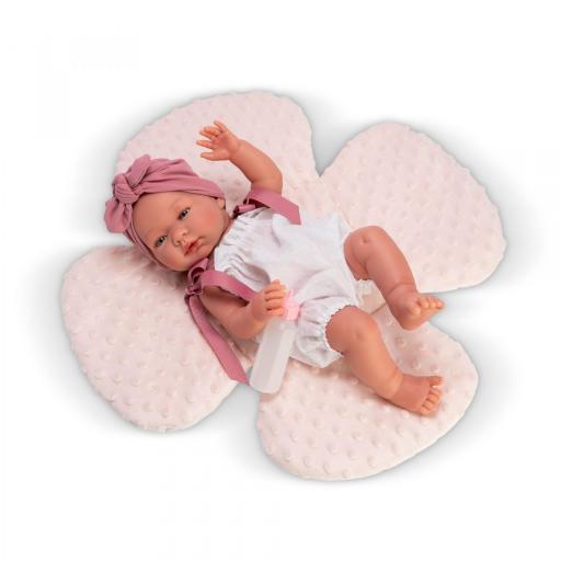 Muñeca 43cm María conjunto pelele plumeti y cojín flor ref.0367960