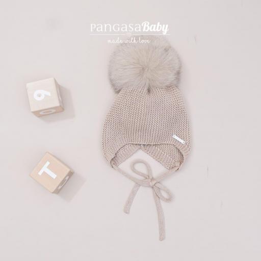 Gorro orejero con pompón Pangasa arena ref.1414409