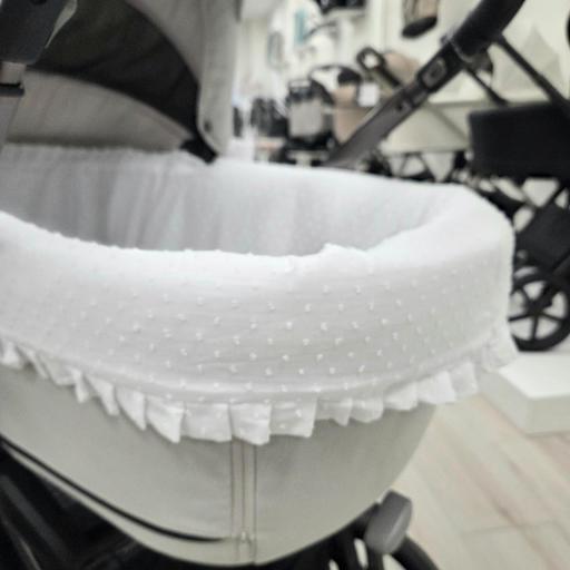 Vestidura garnitura capazo semicortada plumeti blanco con volante [1]