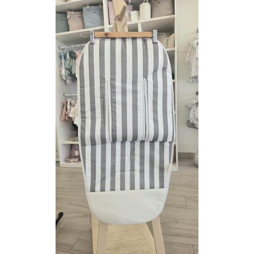 Colchoneta silla universal con pies de polipiel Raya gris D´Peques  [0]