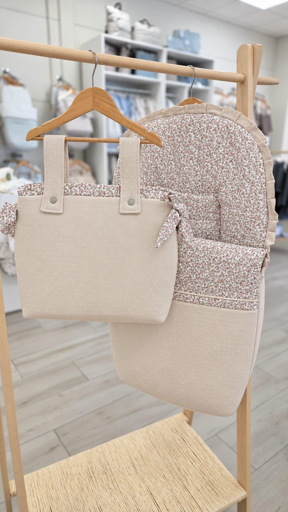 Conjunto saco silla universal y bolso plumeti piedra flores rosas