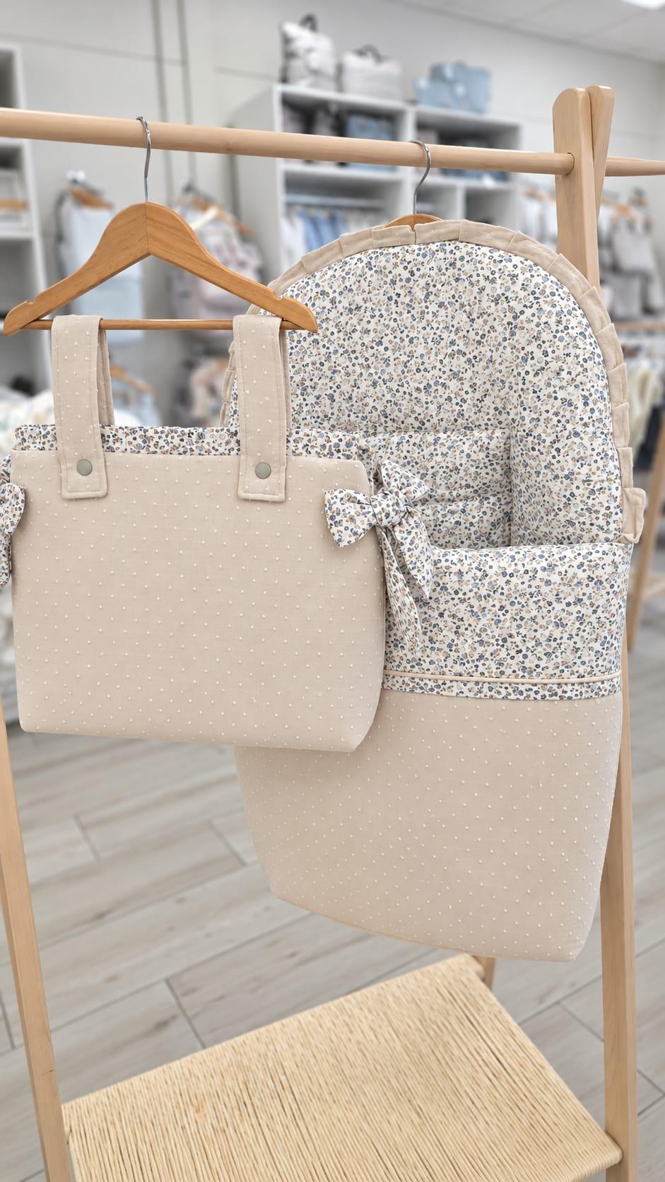 Conjunto saco silla universal y bolso plumeti piedra flores azul