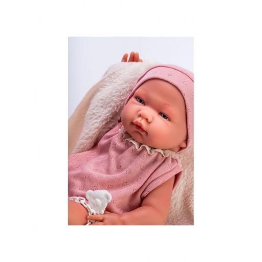 María muñeca con  body y gorro punto rosa manta beige [1]