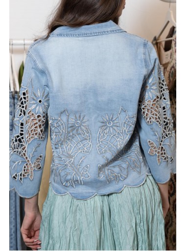 Chaqueta Denim Bordada y Troquelada. [3]