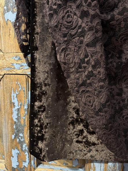 Falda Encaje Forro Terciopelo Pedreria [1]