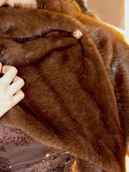  CUELLO PELO BOTON LATERAL DORADO  [3]