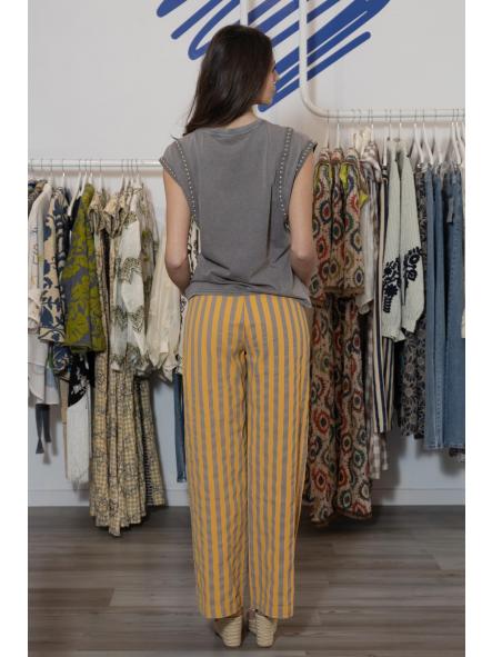 Camiseta Gris Desgastada Tachas [3]