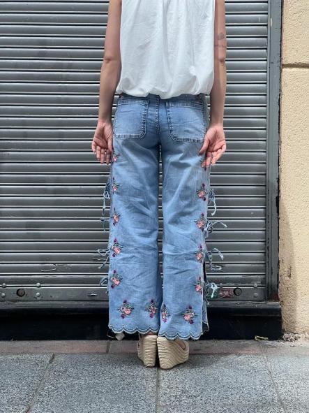 Denim Cut-Out Bordado [7]