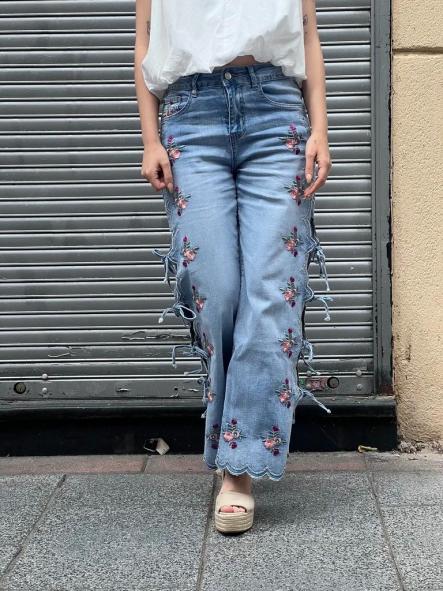 Denim Cut-Out Bordado [6]