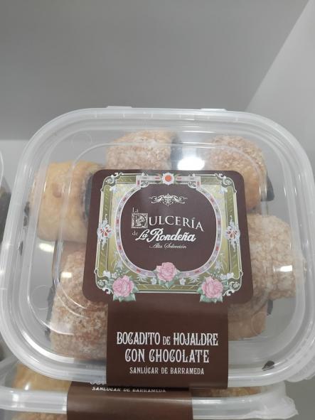 Bocaditos de hojaldre rellenos con chocolate. 175 gr  [1]
