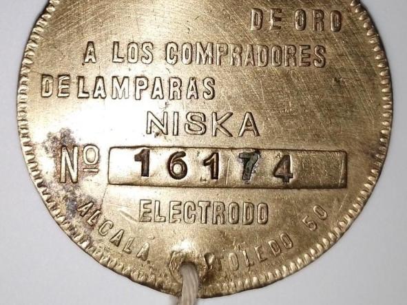 FICHA * PUBLICIDAD LAMPARAS NISKA * REGALO DE MONEDAS DE ORO * MADRID [1]