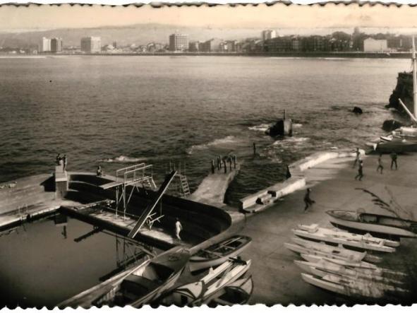 FOTO POSTAL DE GIJÓN (ASTURIAS) - VISTA DESDE EL CLUB DE REGATAS.- EDIC. ROISIN Nº 108 - CIRCULADA [0]