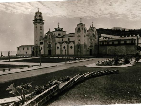 CANDELARIA - SANTUARIO Y PLAZA DE CANDELARIA