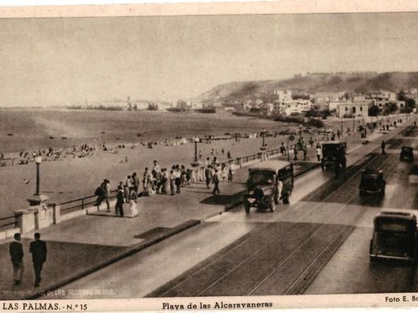 LAS PALMAS PLAYA DE LAS ALCARAVANERAS FOTO BAENA