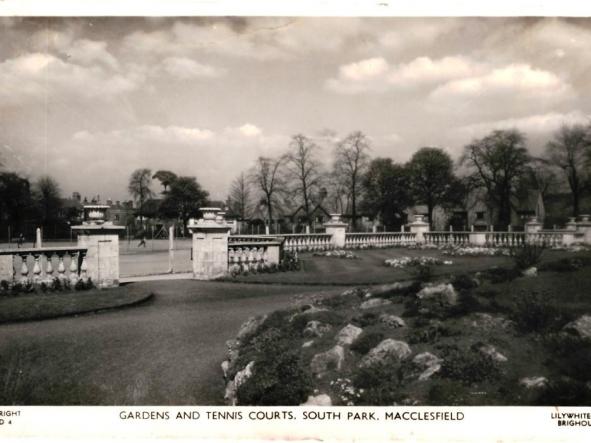 TARJETA POSTAL GARDENS AND TENNIS COURTS - SOUTH PARK - MACCLESFIELD - 