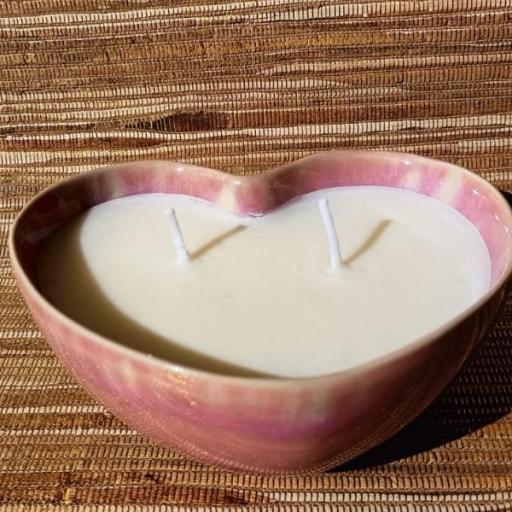 Vela aromática en cuenco de cerámica con forma de corazón [0]