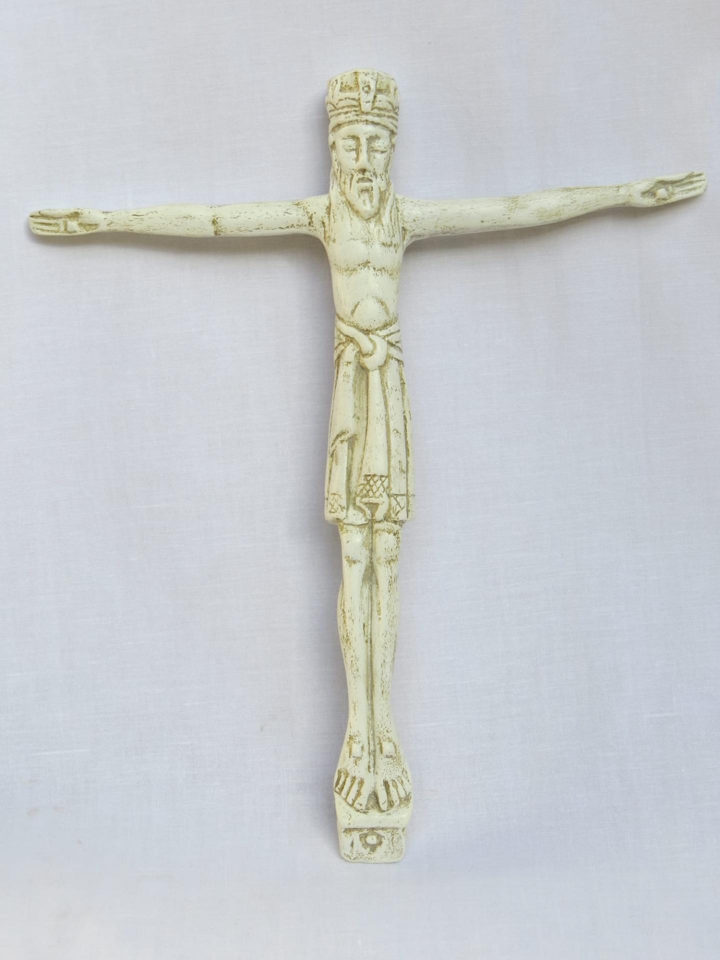 Cristo marfil románico ( Dominicas del Monasterio de Santo Domingo el Real de Segovia)