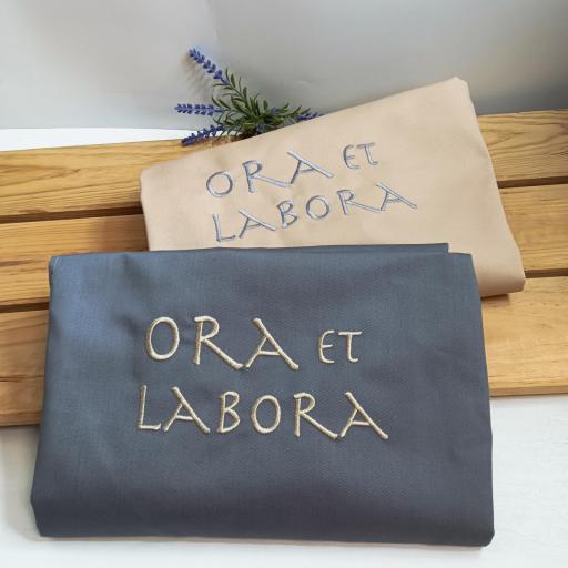 DELANTAL "ORA ET LABORA"    (Carmelitas Descalzas de León)