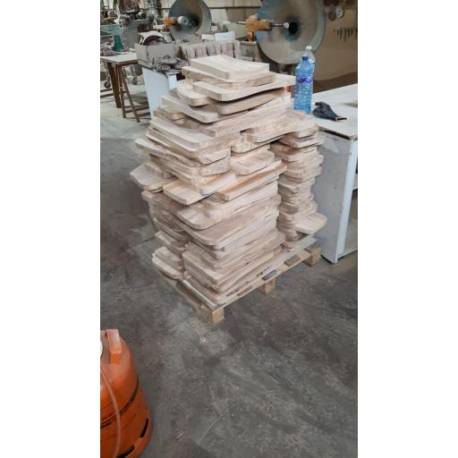Tabla de Cortar de Madera de Olivo Artesanal – Forma Natural, Una Pieza y Sin Plantillas [1]