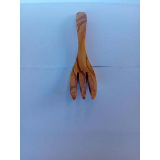 Tenedor comer unico en madera olivo artesanal hecho a mano ecológico y duradero