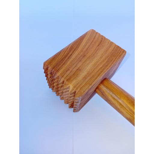 Martillo para Carne Artesanal de Madera de Olivo - Herramienta de Cocina Ecológica Hecha a Mano